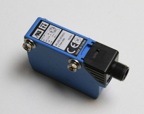 Kompakter SICK W250-2P2431 photoelektrischer Sensor mit sichtbarem rotem Licht und Teilnummer 6044699