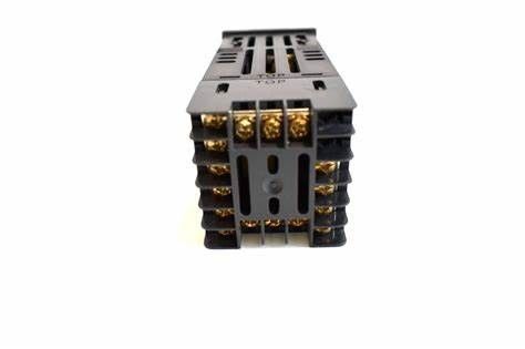 Honeywell DC120L-1-0-0-0-1-0-0 Temperaturbegrenzungssteuerung, universeller Eingang, 1/16-DIN, Relais-Ausgang