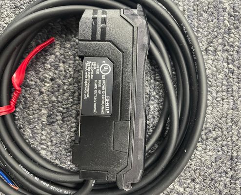 KEYENCE FS-N11P Digitaler Glasfasersensor mit PNP-Ausgang, Kabeltyp der Haupteinheit