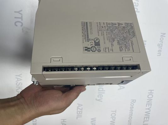 M12 Konstruktionsart Yaskawa SGD7S-180A30B202 Analogsteuerung mit fortschrittlichen Funktionen und ≤ 0,7 W Leistungsausfall