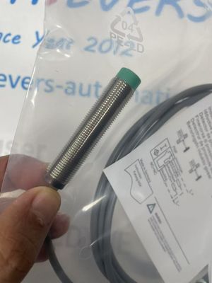 Siemens 3RG4022-0CD00 Induktiv-Proximitätsschalter mit Linearität ±0,2% der Spannweite und Einbruchschutz IP66/67