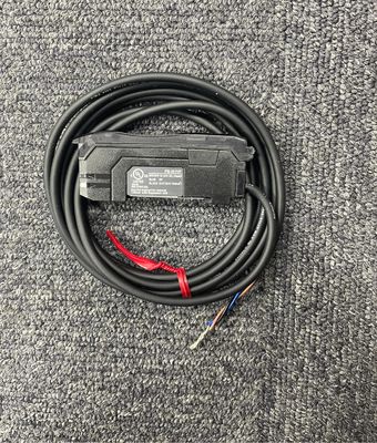 KEYENCE FS-N11P Digitaler Glasfasersensor mit PNP-Ausgang, Kabeltyp der Haupteinheit